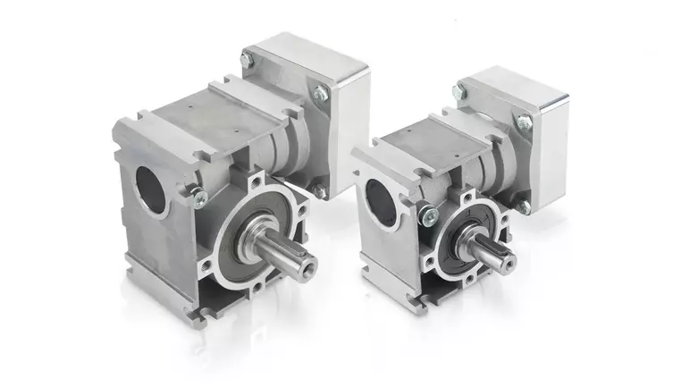 BLDC motor und stepper motor with worm gearbox → Contact us and get a quote! The output shaft is offset by 90° from the drive shaft. → Learn more